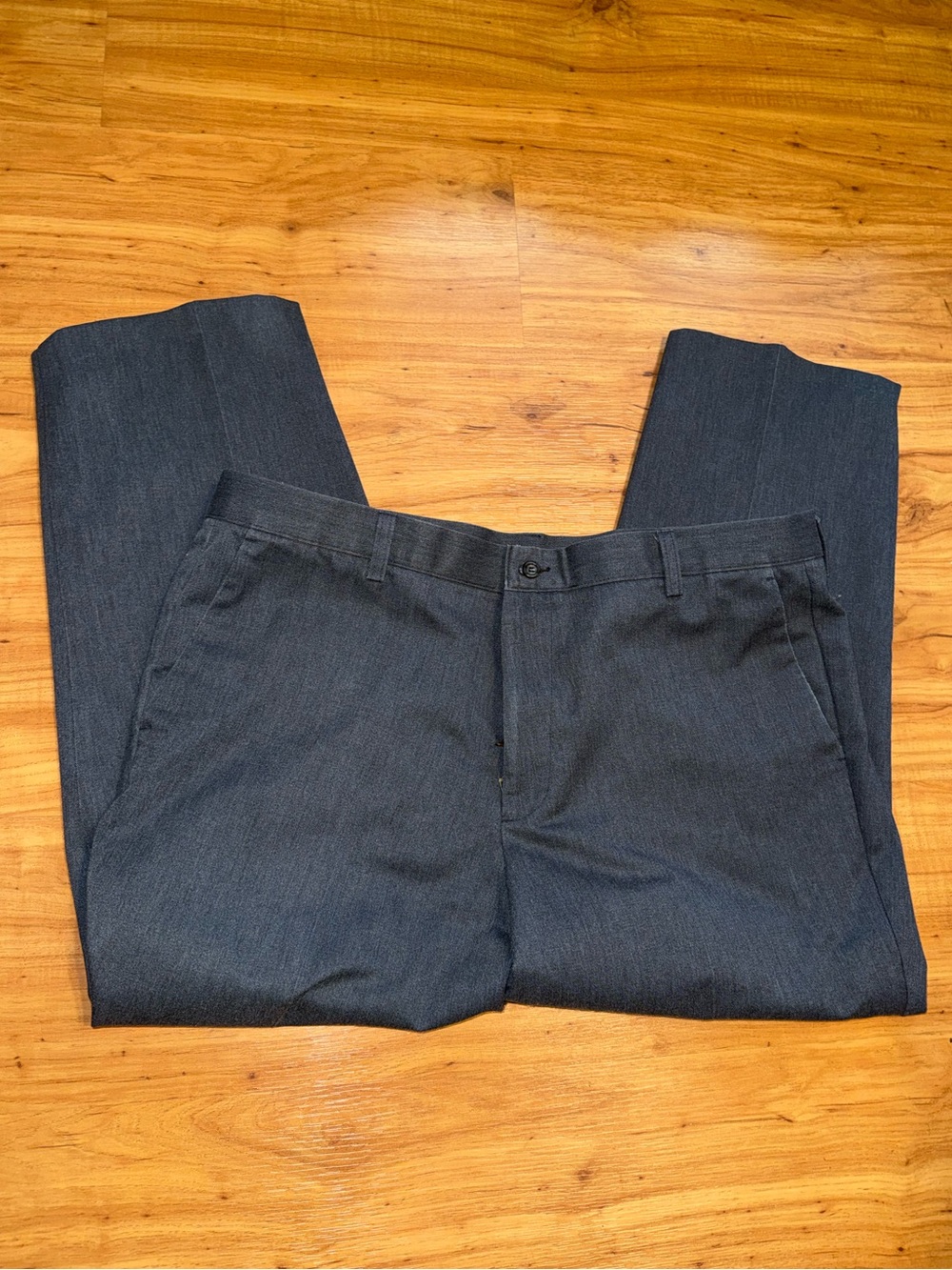 Dockers Flat Front Classic Fit Dress Pants in Dark Charcoal, Men’s Size 40x32